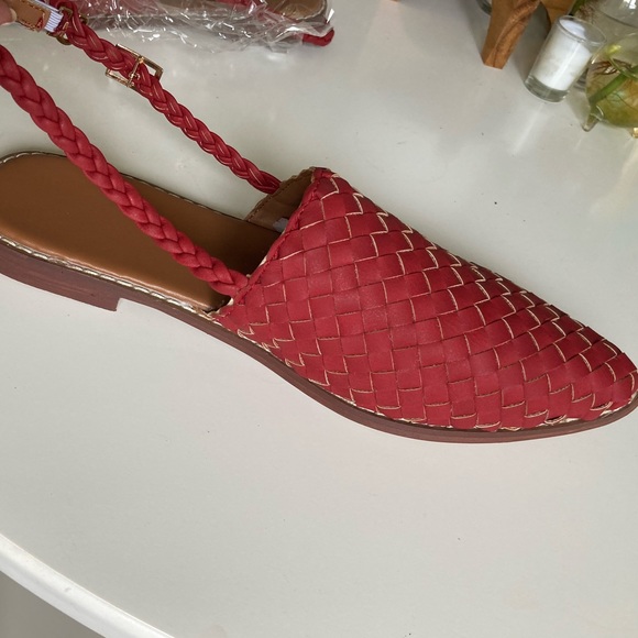 Shoes - Trendy red woven leather mules